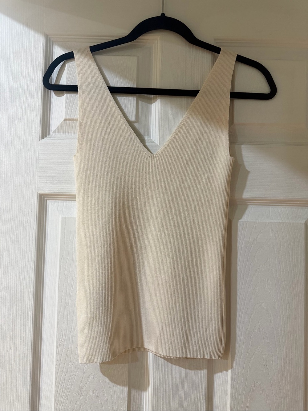 Reitmans - Off-White V Neck Ribbed Tank Top